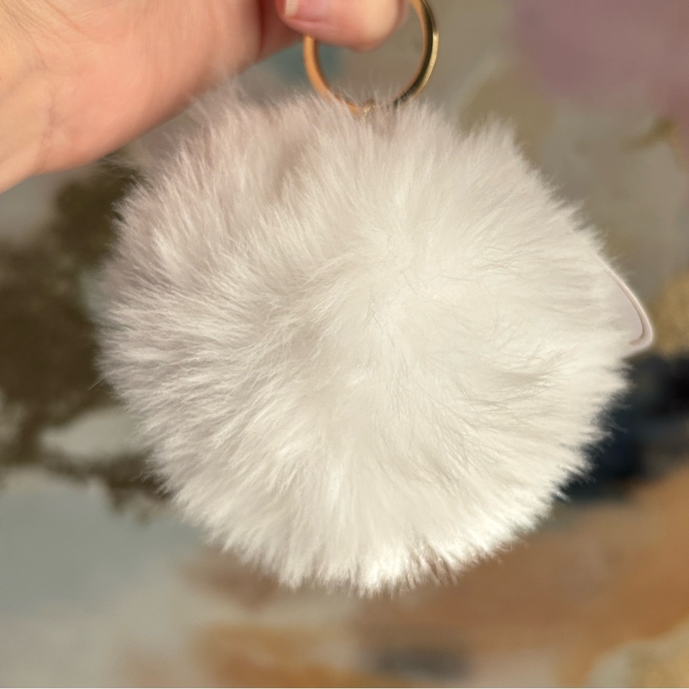 🆕 SUPERSTAR ACCESSORIES | White Pom Pom Keychain
